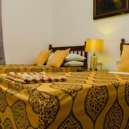 Lola Itang Pension House Tiniguiban 外观 照片