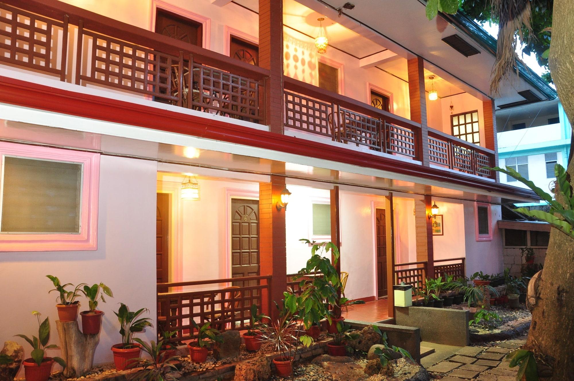 Lola Itang Pension House Tiniguiban 外观 照片