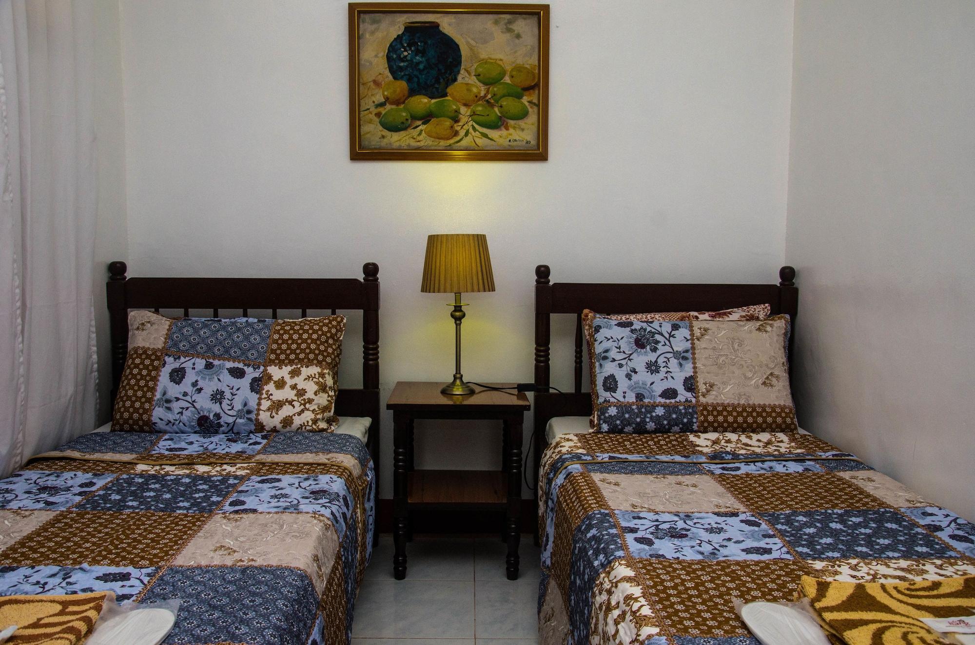 Lola Itang Pension House Tiniguiban 外观 照片