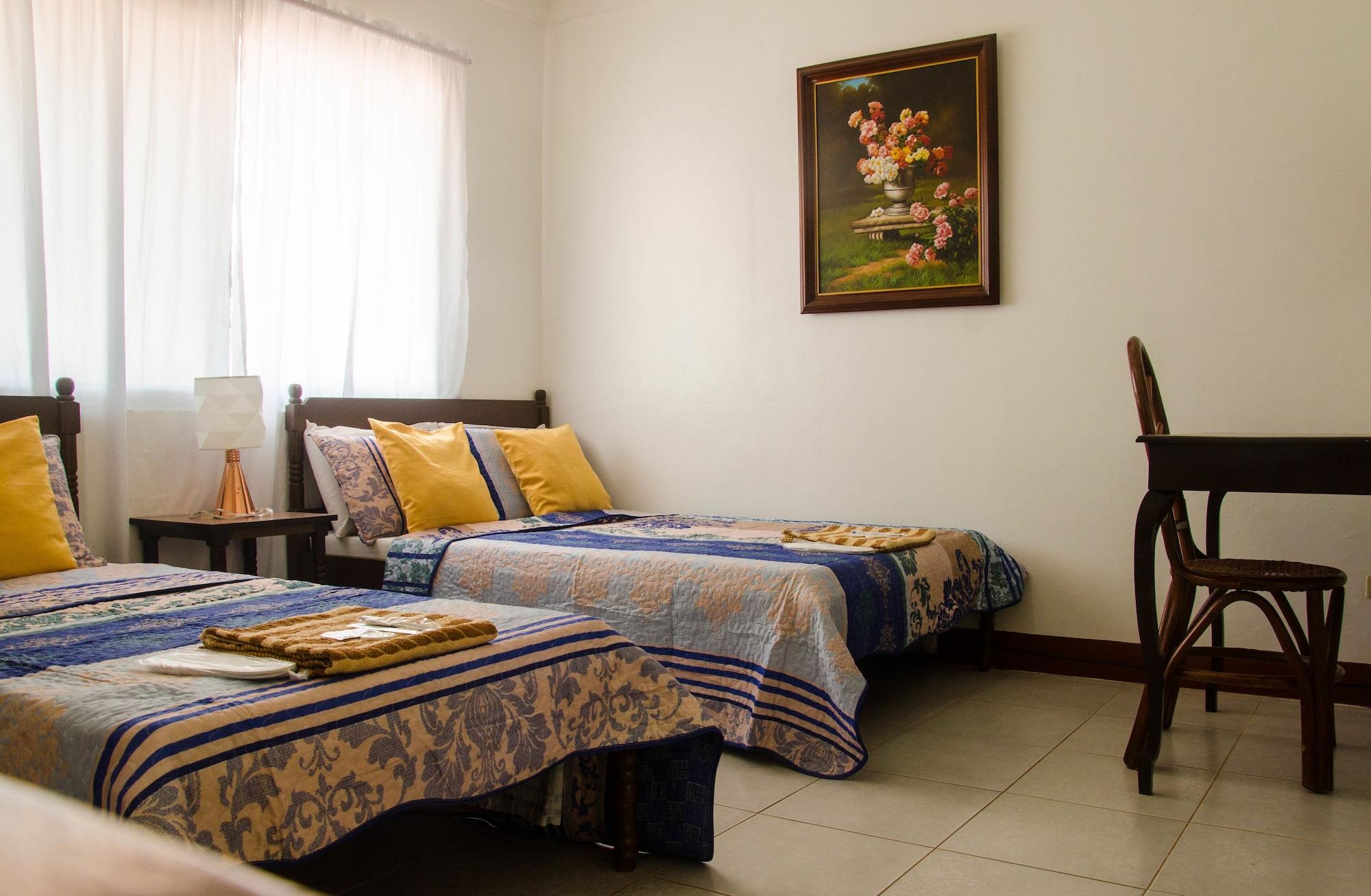 Lola Itang Pension House Tiniguiban 外观 照片