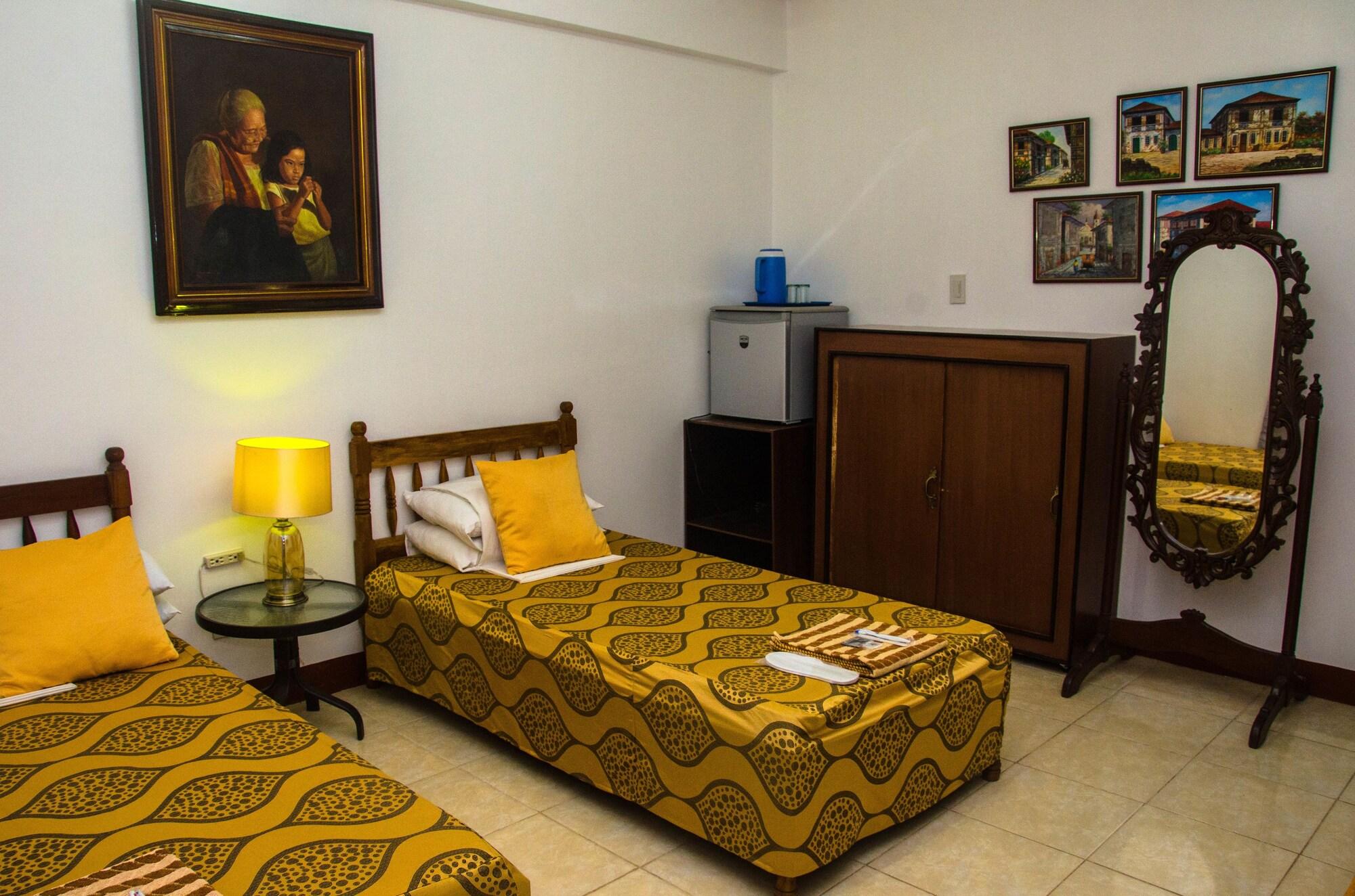 Lola Itang Pension House Tiniguiban 外观 照片