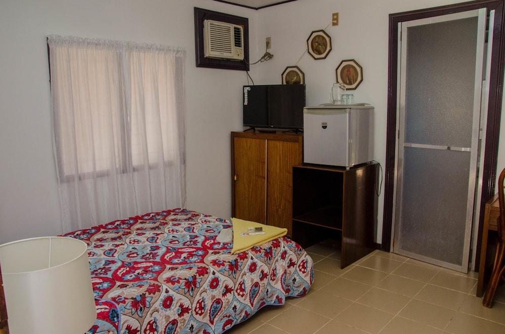 Lola Itang Pension House Tiniguiban 外观 照片