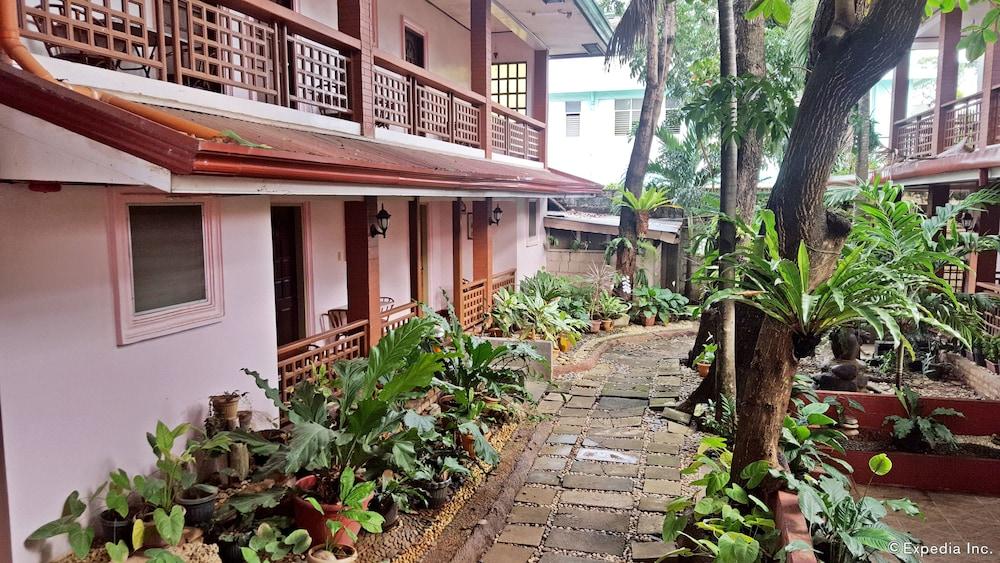 Lola Itang Pension House Tiniguiban 外观 照片