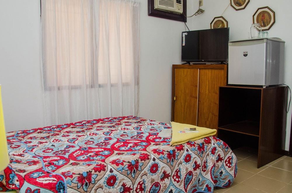 Lola Itang Pension House Tiniguiban 外观 照片