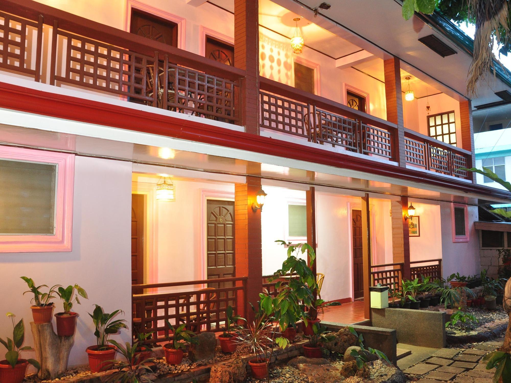 Lola Itang Pension House Tiniguiban 外观 照片