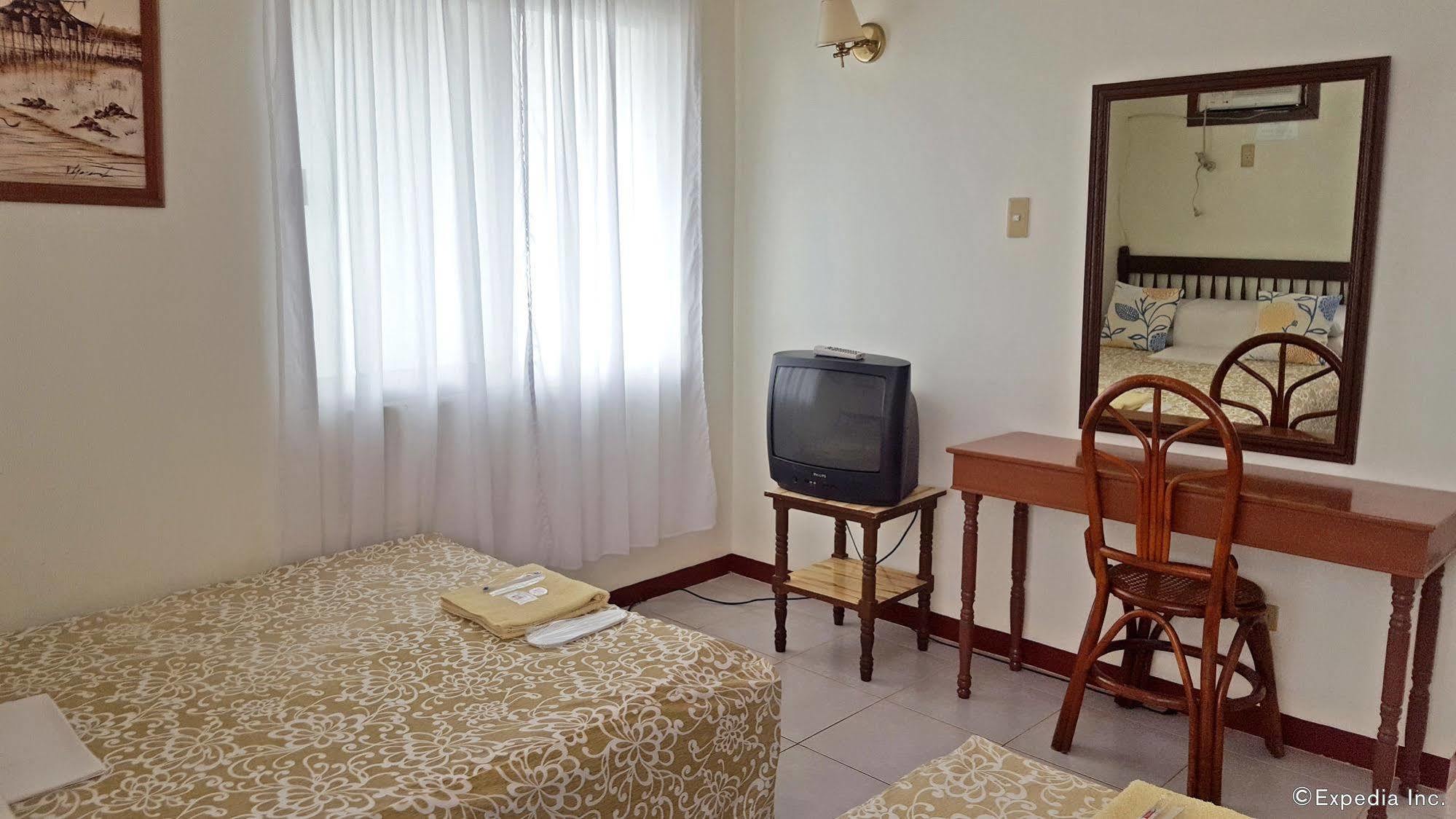 Lola Itang Pension House Tiniguiban 外观 照片
