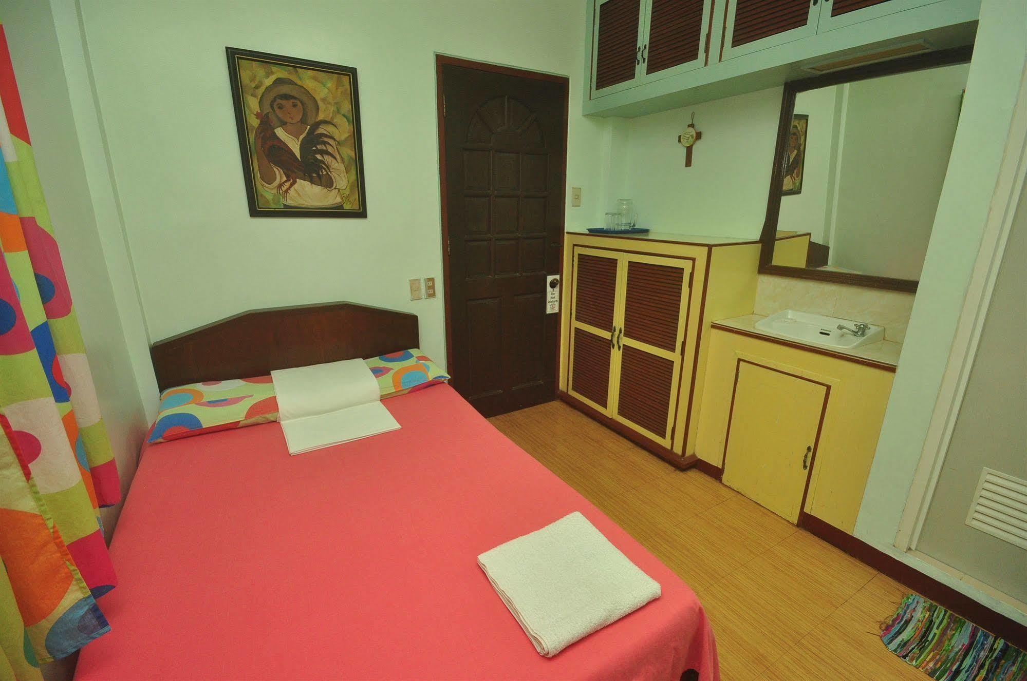 Lola Itang Pension House Tiniguiban 外观 照片