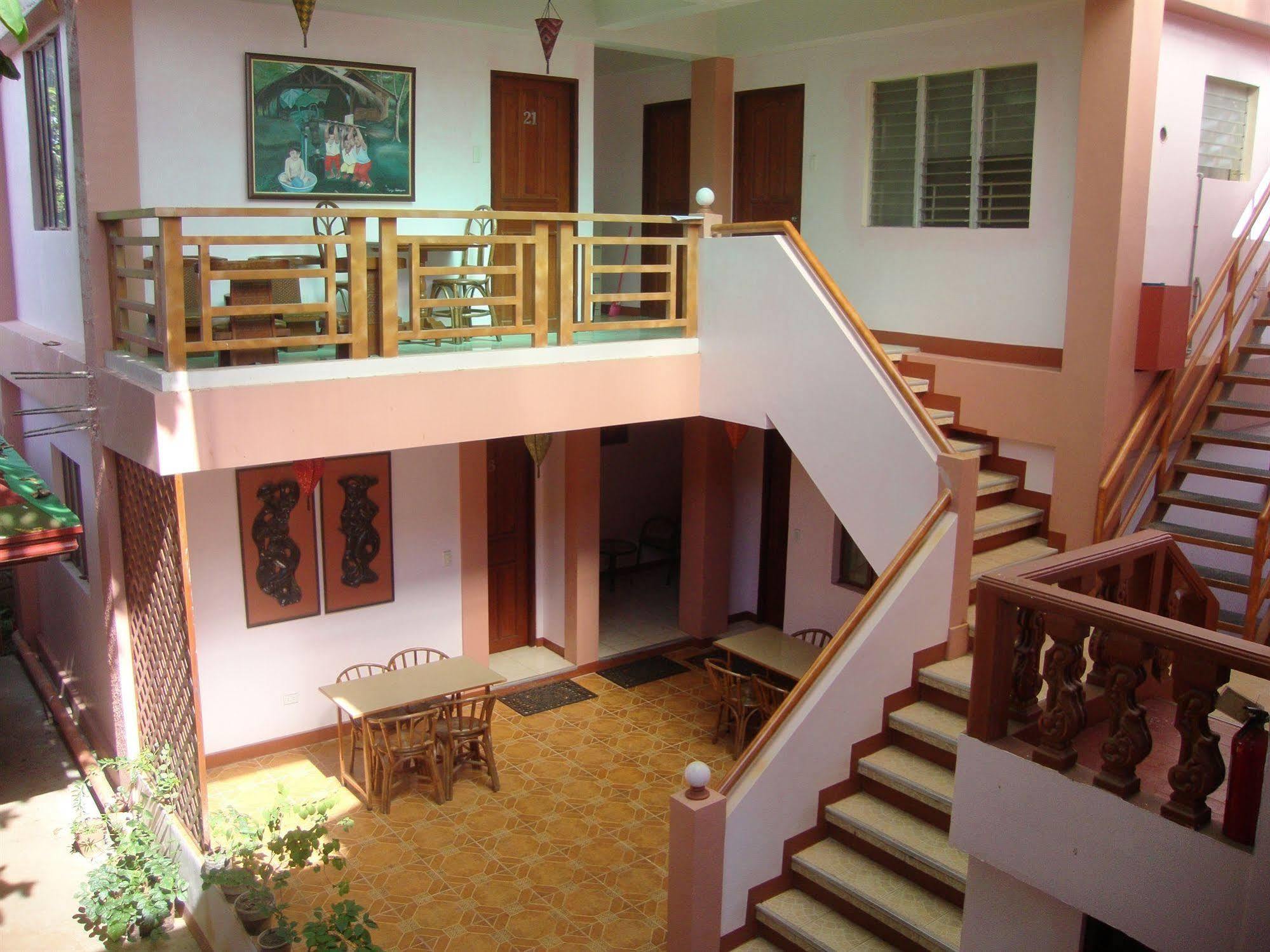 Lola Itang Pension House Tiniguiban 外观 照片