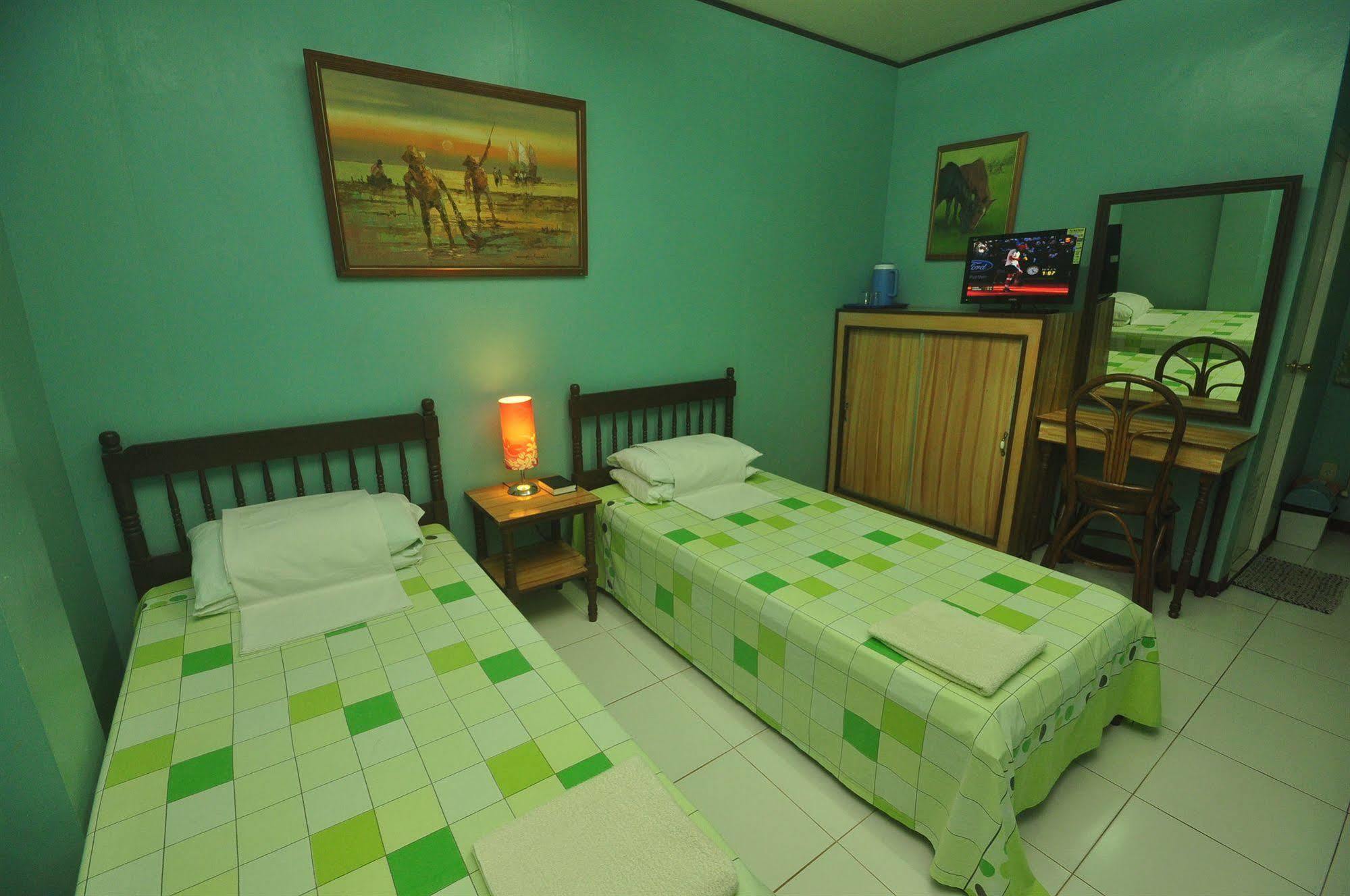 Lola Itang Pension House Tiniguiban 外观 照片