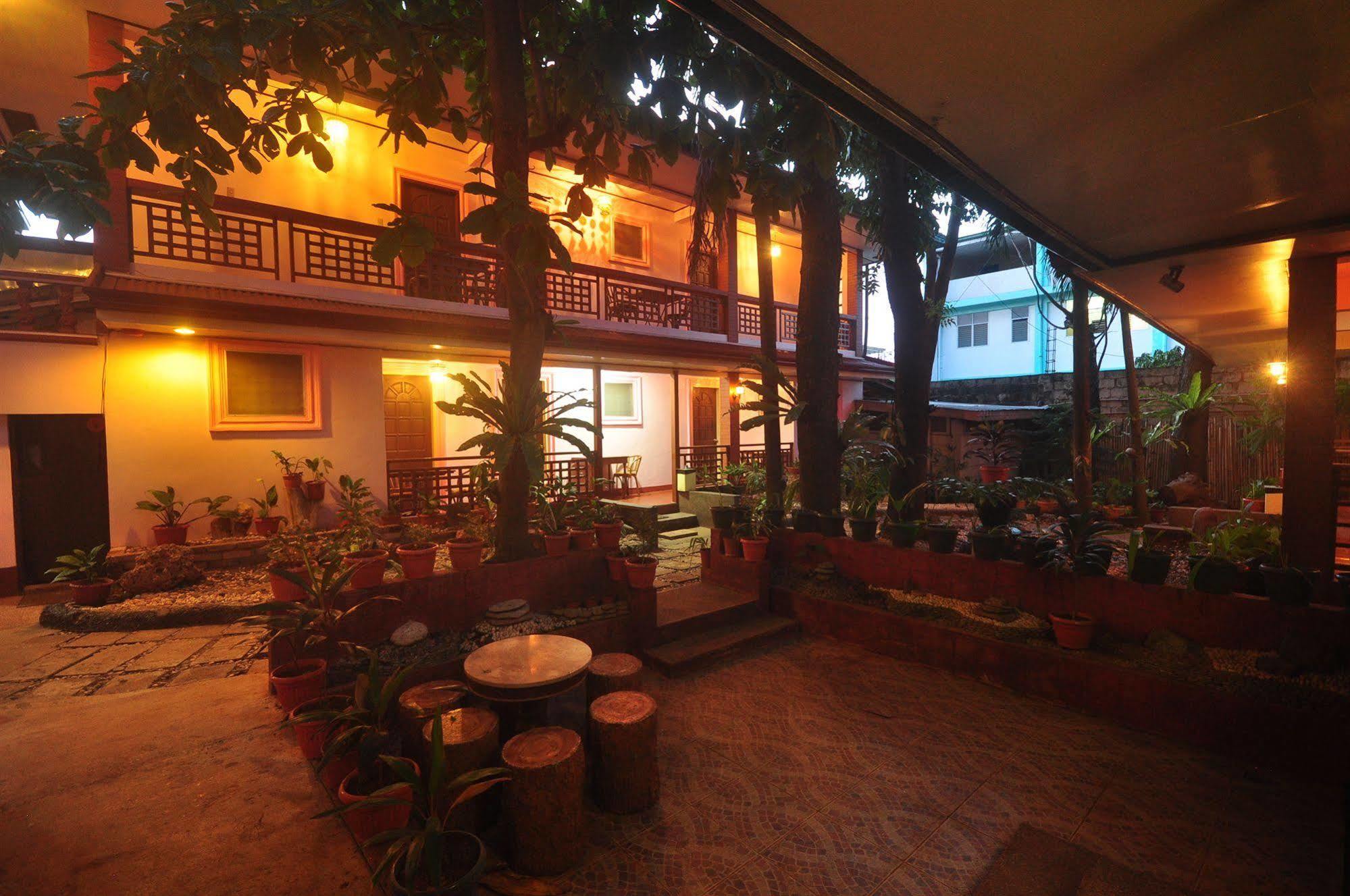 Lola Itang Pension House Tiniguiban 外观 照片