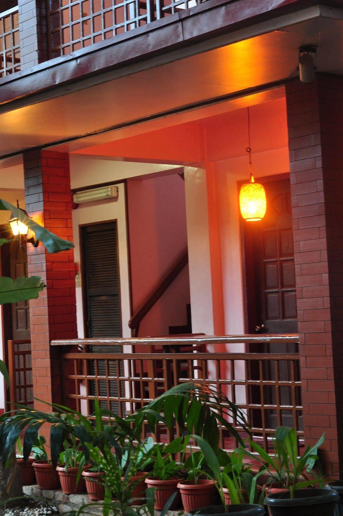 Lola Itang Pension House Tiniguiban 外观 照片