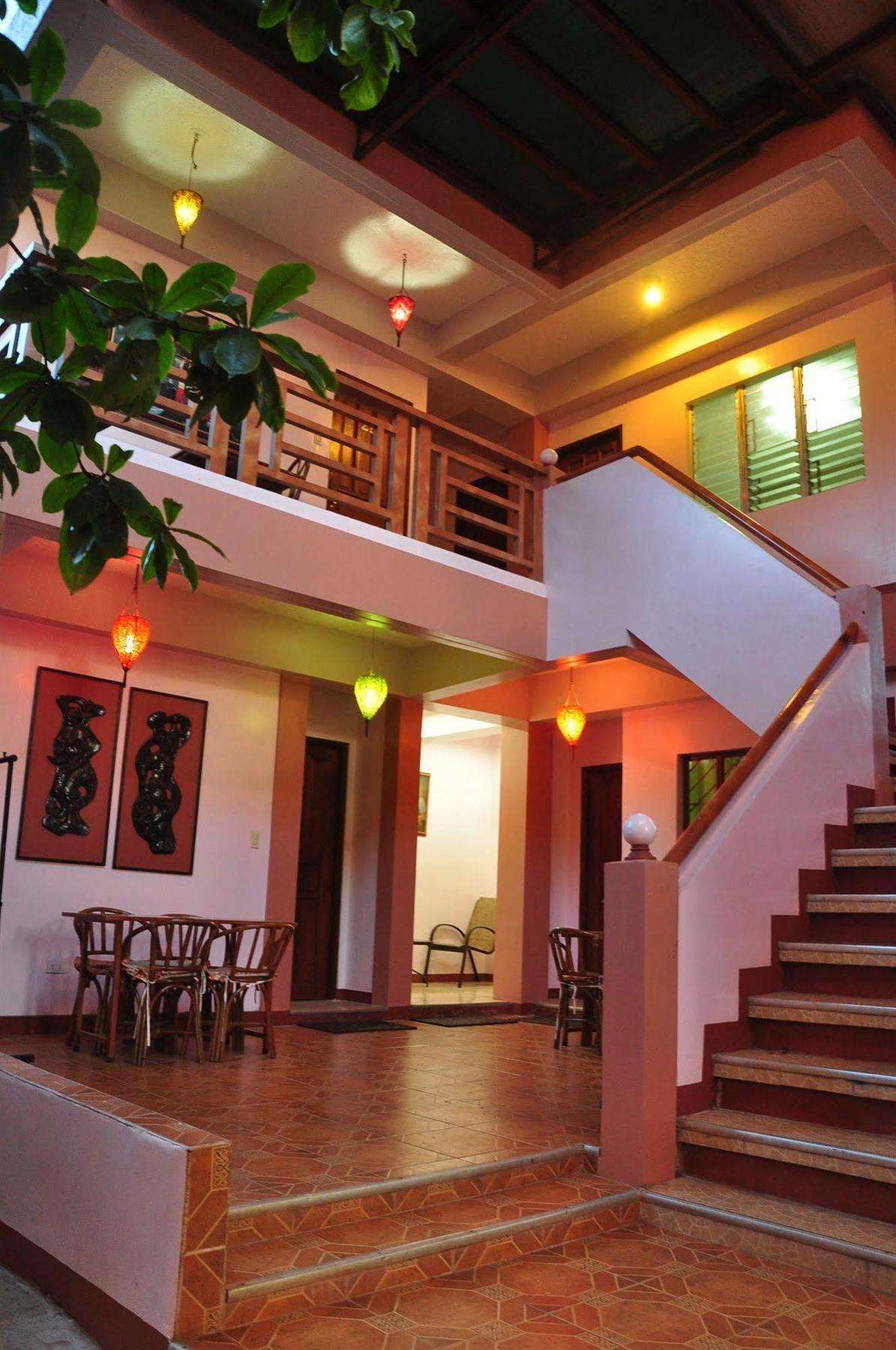 Lola Itang Pension House Tiniguiban 外观 照片