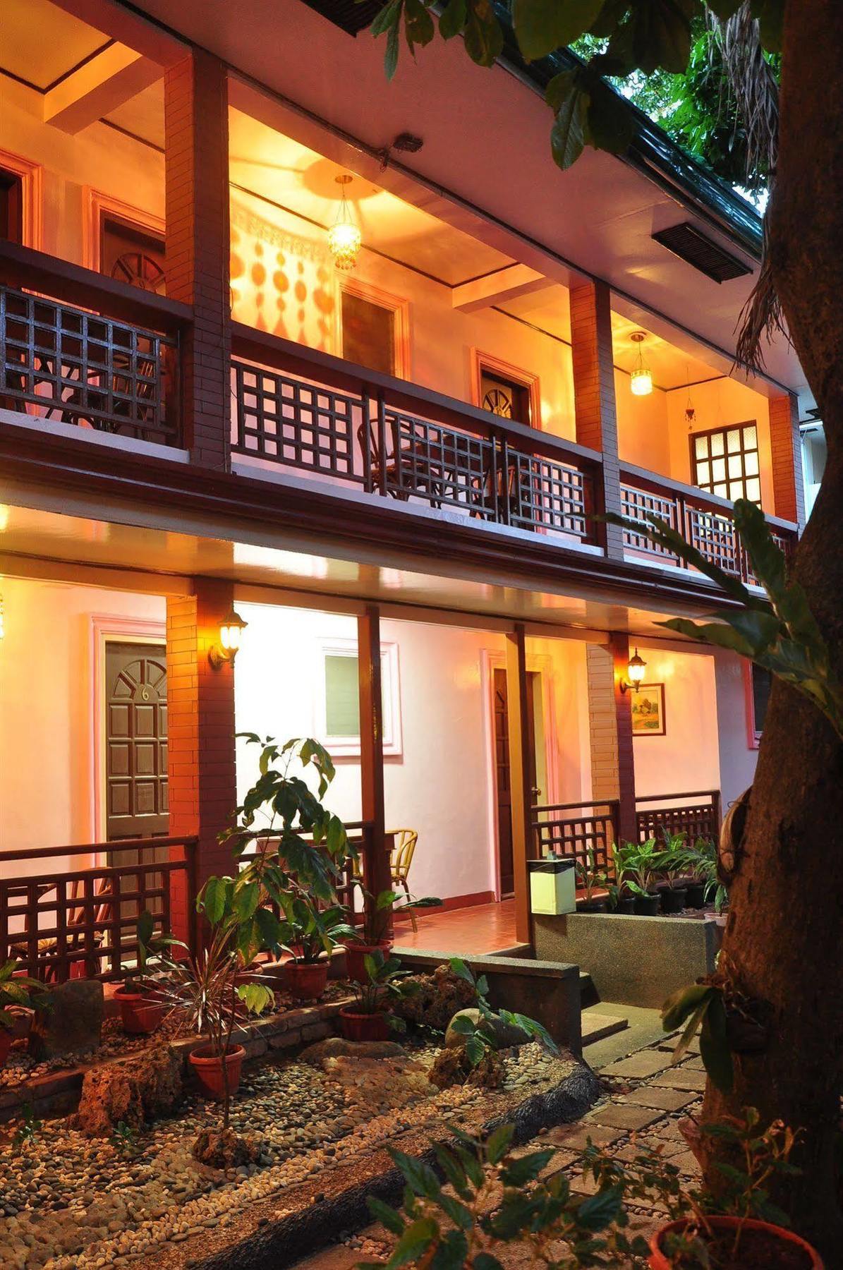 Lola Itang Pension House Tiniguiban 外观 照片