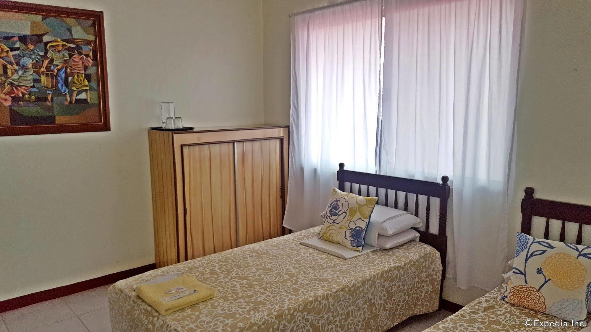 Lola Itang Pension House Tiniguiban 外观 照片