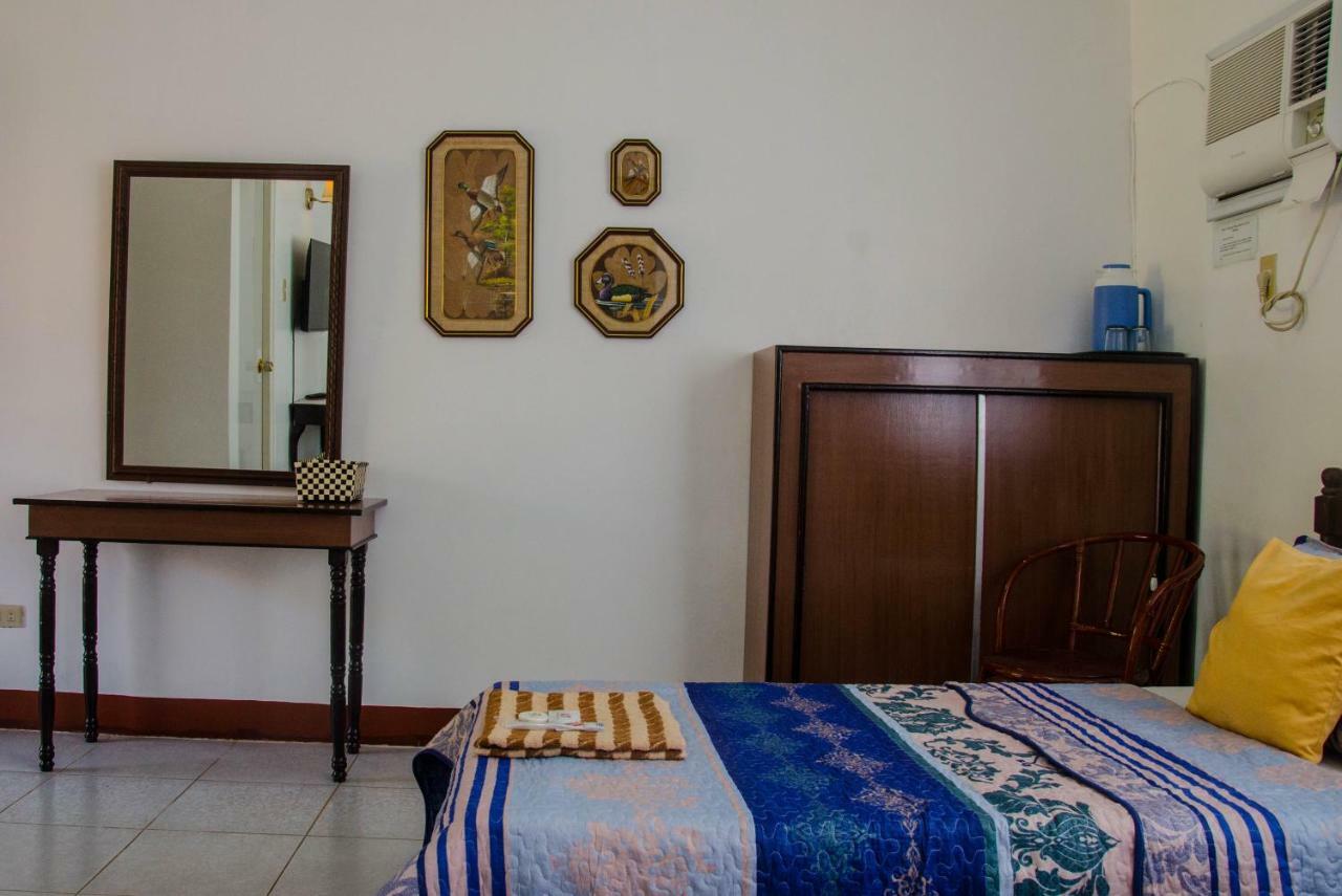 Lola Itang Pension House Tiniguiban 外观 照片