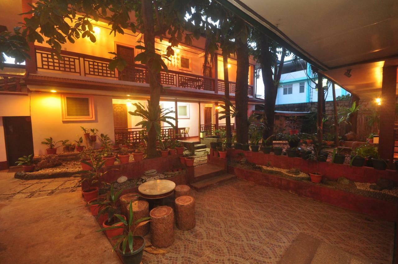 Lola Itang Pension House Tiniguiban 外观 照片