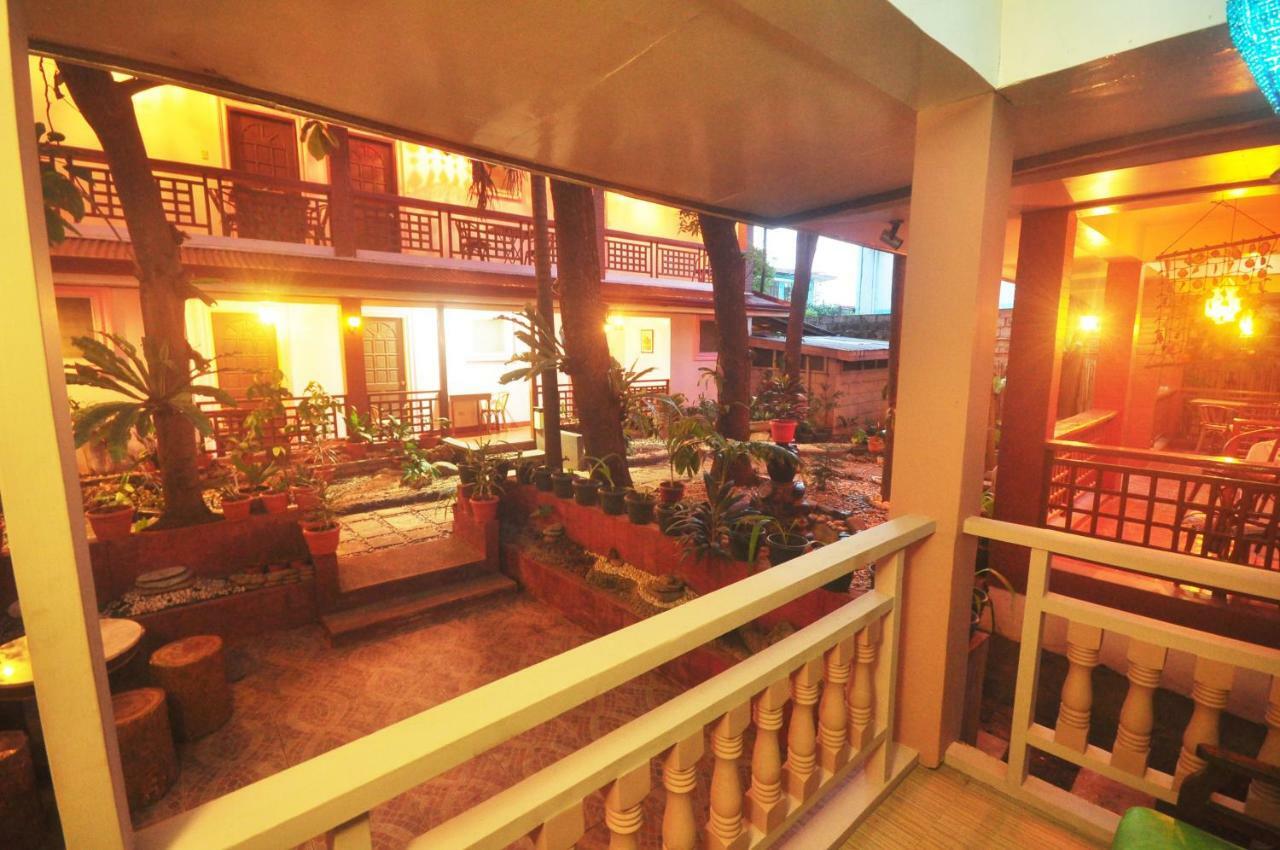 Lola Itang Pension House Tiniguiban 外观 照片