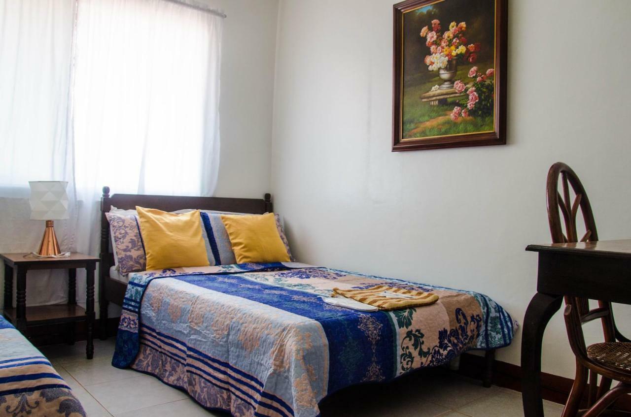 Lola Itang Pension House Tiniguiban 外观 照片