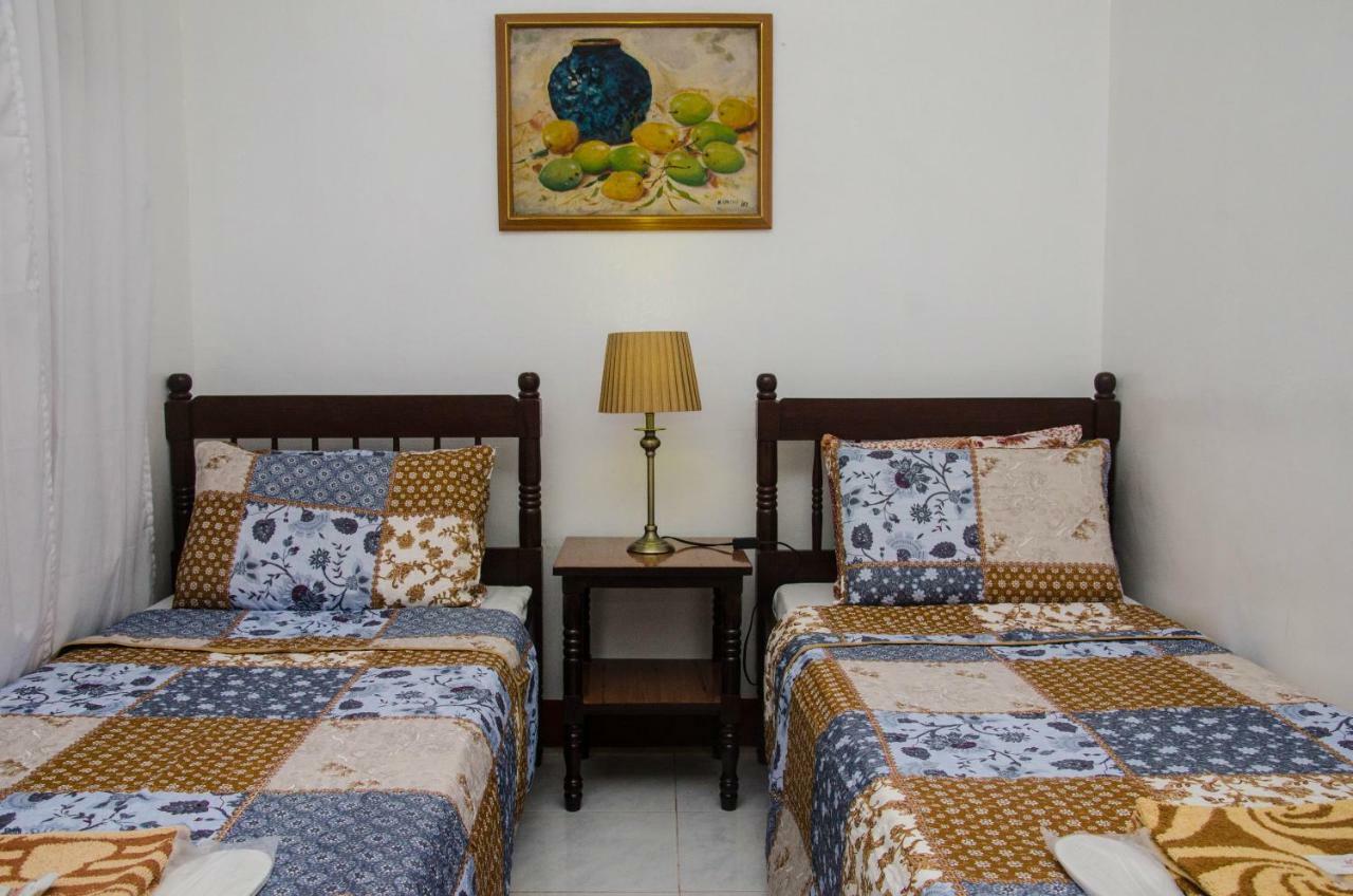 Lola Itang Pension House Tiniguiban 外观 照片