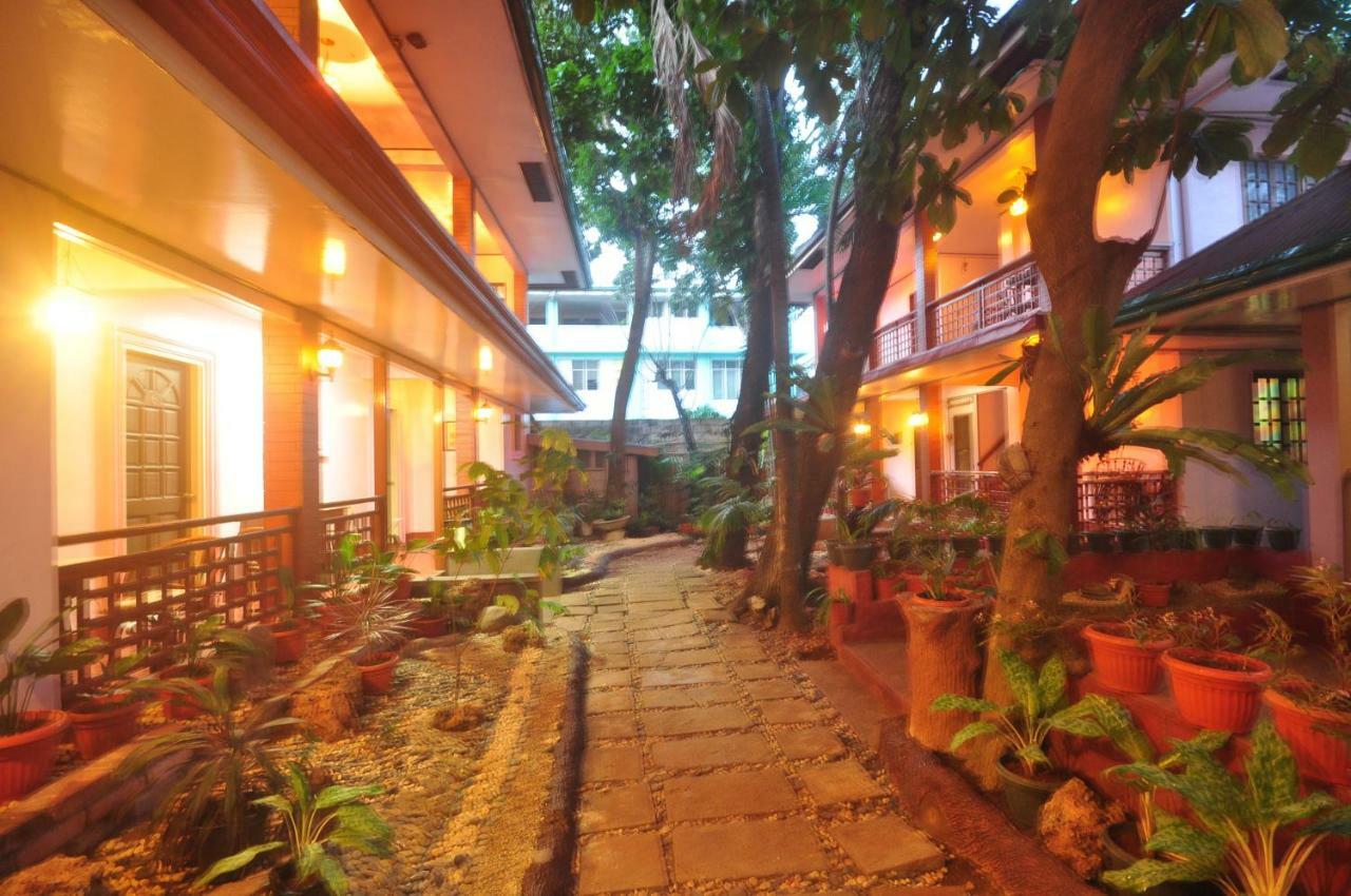 Lola Itang Pension House Tiniguiban 外观 照片